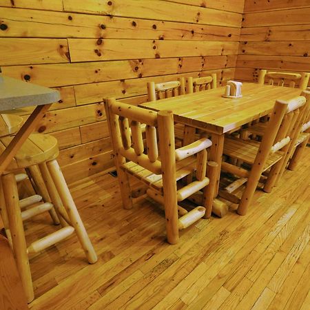 The Cabins At Pine Haven - Beckley Beaver Ngoại thất bức ảnh