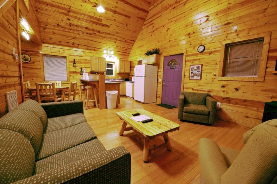 The Cabins At Pine Haven - Beckley Beaver Ngoại thất bức ảnh