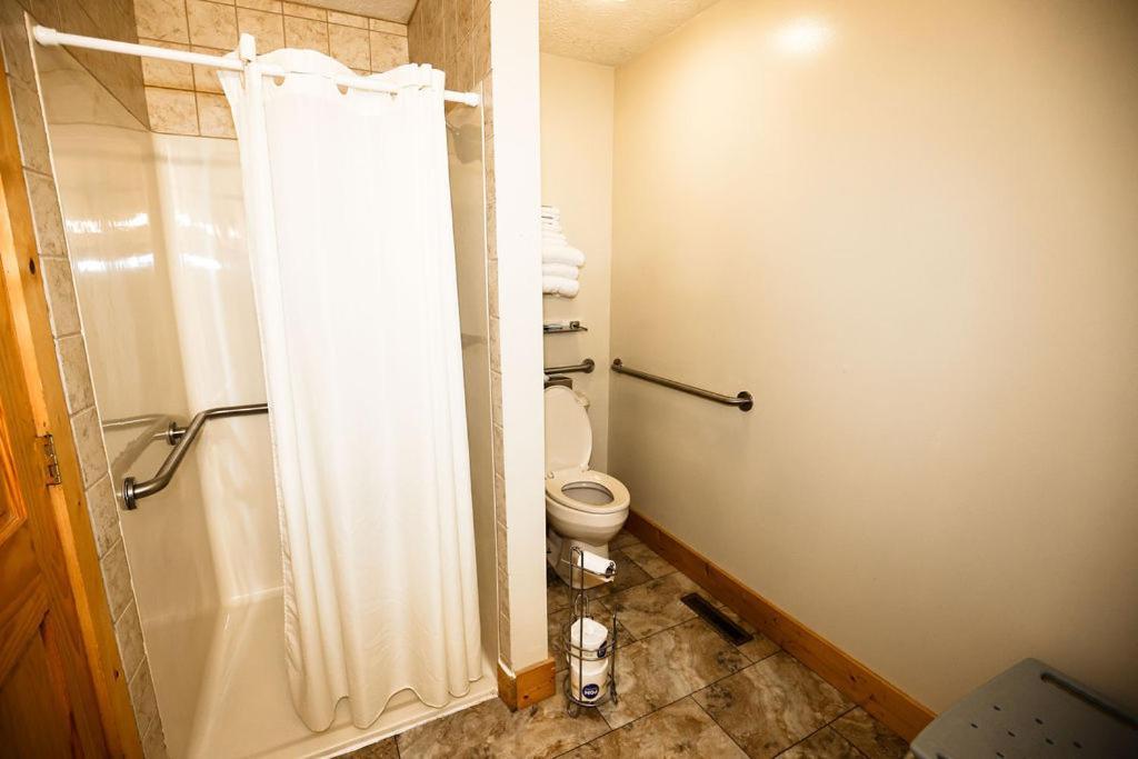 The Cabins At Pine Haven - Beckley Beaver Ngoại thất bức ảnh