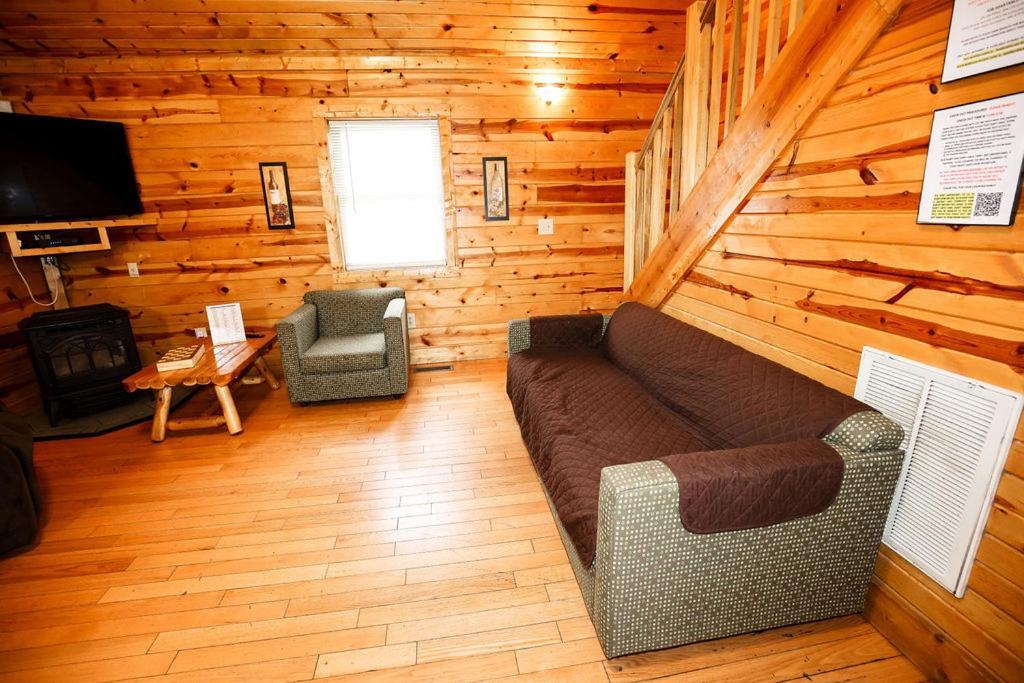 The Cabins At Pine Haven - Beckley Beaver Ngoại thất bức ảnh