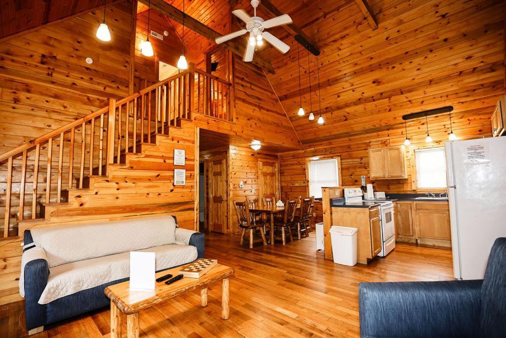 The Cabins At Pine Haven - Beckley Beaver Ngoại thất bức ảnh