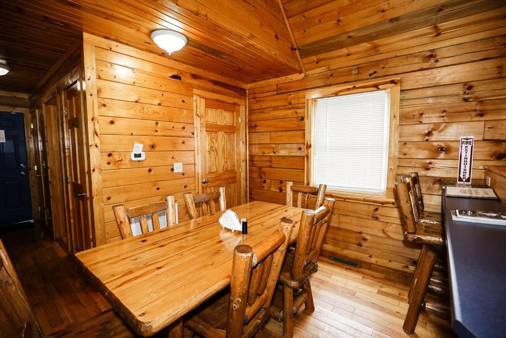 The Cabins At Pine Haven - Beckley Beaver Ngoại thất bức ảnh